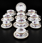 PORCELANA STEATITA e SCHMIDT, dez (10) xícaras com seus respectivos pires confeccionadas em porcelana na tonalidade branca, decorada por flores e folhagens em policromia, guirlanda vegetalista e filetes em ouro, sendo: A) STEATITA, 7 xícaras para chá, medindo 5x11,5x9,5cm e B) SCHMIDT, 3 xícaras para café, medindo 4x8x6,5cm. Algumas com falhas na douração.