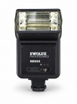 FOTOGRAFIA, um (1) flash eletrônico para câmera fotográfica, marca EWOLUX PHOTOTECHNICS, modelo 9800A, corpo em material sintético preto, com refletor frontal, chave seletora e encaixe para sapata de câmera. Funcionamento não testado, acompanha estojo em couro.