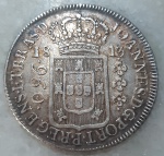 Brasil, Patacão, 960 Réis, 1813R, Data Emendada, Rio de Janeiro. Recunho 8 Reales (Lima), 1808. Cunho rachado no SIGN, batida tripla no "S" de SIGN. Pé sombreado, 18 da data serifa 1 prolongada à direita. 8 caído e deslocado. Variante Rara. Prata