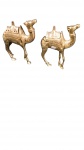 Estatuetas decorativas em metal dourado no formato de camelos, de origem indiana, trabalhadas com cinzelado manual e tampa removível na sela. Peças de meados do século XX em ótimo estado de conservação. Dimensões: 13 x 10 cm cada.