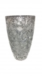 Vaso em cristal translúcido lapidado  de formato cônico decoração geométrica rica com gomos cruzados, medalhões navete e acabamento superior . Excelente refração e bom estado de conservação, medindo 15 x 26 cm