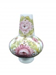 Moringa de Água em faiança  com Copo  Decoração floral policromada pintada à mão com rosas e folhagens. Acompanha copo de sobrepor. Sem marcação de manufatura na base.  Medidas: Moringa 24 cm de altura; Copo 10 cm de altura.