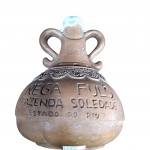 Antiga Garrafa  em barro cozido com duas asas e lacre original "NEGA FULÔ - FAZENDA SOLEDADE - ESTADO DO RIO". Etiqueta original de fábrica na base (Nova Friburgo - RJ). Medida: 20 cm de altura. Em ótimo estado de conservação.