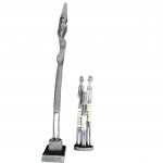 Esculturas Indianas  modernista em metal fundido patinado  figurativa estilizada sobre base retangular e 1 em madeira . Medida: 42 cm de altura. Apresenta pátina e desgaste natural do acabamento metálico. Em bom estado. Vendida no estado.