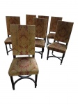 CONJUNTO DE 7 CADEIRAS ESTOFADAS PARA SALA DE JANTAR  espaldar alto, inteiramente estofadas e revestidas em tecido encorpado com padronagem clássica e ornamentada. Base estruturada em madeira nobre   com pernas unidas por travessas em curva. Medidas de cada unidade: 1,08 x 0,43 x 0,50 cm .(Apresentam marcas de uso e desgaste natural no tecido e na madeira compatíveis com o tempo). Retirada com agendamento na Barra da Tijuca