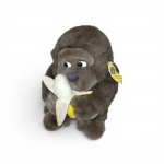 Pelúcia Vintage Gorila "Goo Goo Family" (1990)  Rara e com Etiqueta Original  lançada em 1990 pela Embrace sob licença da Platinum Management, Inc.. O carismático personagem aparece sentado, segurando uma banana descascada, e possui expressivos olhos de plástico. Item fabricado/impresso em Hong Kong. Um achado nostálgico dos anos 90, perfeito para colecionadores de pelúcias e brinquedos clássicos.Destaque Especial: Acompanha a etiqueta original de fábrica (hang tag) em formato de banana, item frequentemente perdido e altamente valorizado no mercado de colecionáveis. Pelúcia: Em excelente estado físico geral, muito bem preservada, sem rasgos e com pelos limpos.Etiqueta: Original e intacta, apresentando apenas leves marcas do tempo e pequenas manchas amareladas de oxidação natural do papel no verso devido à idade (36 anos). Conforme fotos.