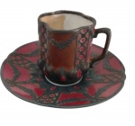 Antiga xícara de porcelana possivelmente Francesa , não identificada ,  estilo Art Noveau , Século XIX , decorada com guarnição de prata sobre fundo vermelho. Marcas do tempo. Medindo 5,5 x 5,5 cm