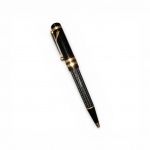 MONTBLANC WRITERS   CANETA ESFEROGRÁFICA ballpoint pen edição Limitada lançada em 1996 em homenagem ao célebre autor francês Alexandre Dumas .Corpo em resina  preta com refinado padrão geométrico guilhochê texturizado, folheada a ouro . Anéis centrais ricamente decorados em relevo , assinatura do autor gravada em dourado na resina.  Excelente estado de conservação, preservando o brilho original e a integridade dos banhos dourados. Funcionando e  Mecanismo de torção perfeito.