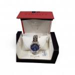 Relógio Tissot PRC 200  Chronograph  Swiss T055 (Cronógrafo de Quartzo) clássico da relojoaria suíça, " EDICÃO LIMITADA DOS JOGOS PAN - AMERICANOS RIO 2007 , mostrador azul marinho e detalhes contrastantes em amarelo, conferindo um visual dinâmico e contemporâneo com três sub-mostradores , data , horas e ponteiros luminescentes para visibilidade em baixa luminosidade ,Vidro de Safira resistente a riscos, mantendo a clareza e proteção absoluta do mostrador. Caixa e pulseira de elos maciços em aço inoxidável 316L de alta qualidade, com fecho de segurança e extensor para mergulho. Equipado com movimento de quartzo suíço de alta precisão (ETA), escala taquimétrica no aro interno e coroa rosqueada para máxima vedação Resistência à Água: 200 metros ,Diâmetro da Caixa: Aprox. 42mm  Cronógrafo (segundos, 30 minutos e 1/10 de segundo), data e tempo , Excelente estado de conservação, sem uso, necessita revisão.Caixa original, sem garantia.