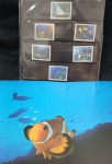 Lindo conjunto de selos portugueses com temática marítima e vida marinha, apresentados em folha ilustrada com imagem submarina (peixe-palhaço). Composto por 6 selos com   temática ligada ao mar / oceanos Ideal para colecionadores de filatelia temática Selos bem conservados, conforme fotos. Peça interessante para coleção. excelente estado
