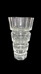 Vaso em cristal tcheco lapidado  geométrico cônico com anéis facetados e base hexagonal maciça. Feito à mão , selo original da marca. Medidas: 25 cm (altura) x 14 cm (diâmetro).