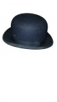 Chapéu Coco (Bowler Hat)  Lewis Ltd. (Inglaterra) em feltro rígido preto com copa arredondada, aba curta e fita de gorgorão. Peça clássica da chapelaria britânica, estruturada , bom estado de conservação.