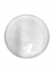 BARRO E COR  GRANDE PRATO / CENTRO DE MESA DECORATIVO em  cerâmica artesanal esmaltada em tom marfim com fino acabamento craquelado. O bordo é trabalhado com perfurações perimetrais por onde passa cordão entrelaçado decorativo. Marcado na base Barro e Cor - Hand Made.  Diâmetro: 44 cm.(Bom estado de conservação).