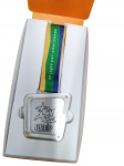 MEDALHA COMEMORATIVA DE PRATA  PAN RIO 2007-   XV JOGOS PAN AMERICANOS (EM CÁPSULA DE ACRÍLICO   preservada em cápsula protetora de acrílico. Acompanha fita tricolor original e estojo expositor cartonado personalizado .Medidas: Aprox. 7 X 7 cm.(Excelente estado de conservação)