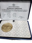 MEDALHA EM VERMEIL C/ CERTIFICADO  XII ASSEMBLEIA GERAL ANOC RIO 2000   em Vermeil (prata .900 dourada, 64 g, 50 mm}) emitida pela Casa da Moeda do Brasil para a XII Assembleia da ANOC no Rio de Janeiro. Acompanha estojo azul e Certificado de Autenticidade original.