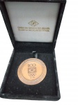 MEDALHA DE BRONZE C/ CERTIFICADO  CENTENÁRIO COB (1914- 2014) Medalha oficial em bronze  50 mm,  55 g  emitida pela Casa da Moeda do Brasil em cunhagem limitada para o centenário do Comitê Olímpico do Brasil. Acompanha estojo e Certificado de Autenticidade.