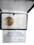 MEDALHA EM PRATA 900 COM VERMEIL C/ CERTIFICADO  JOGOS OLÍMPICOS SIDNEY 2000 Medalha oficial em Vermeil , emitida pela Casa da Moeda do Brasil alusiva aos Jogos Olímpicos de Sidney 2000.  Peso 64 g e  50 mm Acompanha estojo azul original e Certificado de Autenticidade.