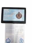 CENTENÁRIO OLÍMPICO (1896- 1996) Conjunto oficial com medalha em bronze e selos postais comemorativos obliterados (1º dia de circulação), emitido pela Casa da Moeda e Correios. Acompanha estojo original e certificado  assinado.