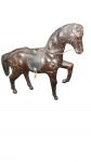 ESCULTURA - Escultura em material sintético revestido em couro representando "Cavalo" ,  tem furinhos de broca , porém já eliminadas , falta orelhas , altura  31cm