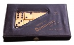 Jogo dominó com 28 pedras em resina fenólica - 15x09 cm - acompanha estojo.