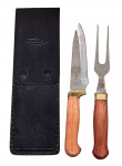 ARKHIP - Conjunto de talheres para churrasco em inox com cabo em madeira - sendo 1 faca 27x03 cm - e 1 garfo 27x03 cm - acompanha bainha em couro sintético 29x8,5 cm - com nome gravado.