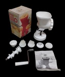 LILLO - Máquina manual de massa em plástico - 19x12x10 cm - acompanha 6 acessórios e manual de instrução - na embalagem original - embalagem com desgastes do uso.