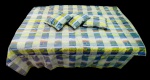 Conjunto de cobre leito forrado em poliéster para cama de casal padrão com 4 peças - sendo 1 colcha 231x137 cm e 40 cm a franja - e 3 almofadas 37x39 cm as menores 43x34 cm a maior - com amarelados do tempo no forro