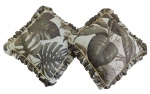 Conjunto com 2 almofadas em tecido encorpado - 47x50 cm - medidas gerais.