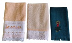 KARSTEN - Lote composto por 3 toalhas para lavabo em algodão - 42x22 cm a menor, 48x27 cm a média e 50x28 cm a maior - sem uso.