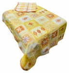 KARSTEN - Conjunto de mesa com 2 toalhas em poliéster e algodão - sendo 1 de 211x157 cm - e 1 de centro 75x75 cm.