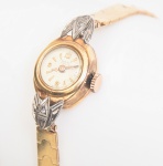 Relógio de pulso feminino em metal amarelo