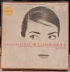 Callas, The Philharmonia Orchestra And Chorus, Tullio Serafin – Lucia Di Lammermoor (Opera In Three Acts). Selo : Angel Records – 3SCBX-15/16. Formato : 2 x Vinil , LP , 2ª prensagem. BOX. País : Brasil. Box muito bom. Encarte quase perfeito. Discos quase perfeitos. Usado. Necessita limpeza.