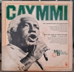 Dorival Caymmi – História Da Música Popular Brasileira. Selo: Abril Cultural. Série : História Da Música Popular Brasileira (Grandes Compositores). Formato : Vinil , LP, Compilação. País : Brasil. Lançado : 1982. Capa excelente.  Encarte excelente. Discos quase perfeito. Usado. Necessita limpeza