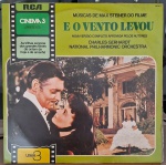 E O Vento Levou - Max Steiner, Charles Gerhardt, National Philharmonic Orchestra  Músicas De Max Steiner Do Filme E O Vento Levou. Selo : RCA  109.7017. Série : RCA Cinema 3 , Linha 3. Formato :Vinil , LP, Álbum. País : Brasil. Lançado : 1981. capa excelente. Disco quase perfeito. Usado. Necessita limpeza.