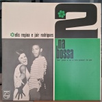 Elis Regina , Jair Rodrigues –2 Na Bossa. Selo : Philips – 811 219-13. Formato : Vinil , LP, Álbum, Reedição, Estéreo. País : Brasil. Lançado : 1983. Capa excelente. Disco excelente. Usado. Necessita limpeza.