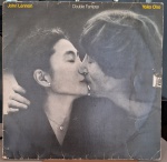 John Lennon & Yoko Ono – Double Fantasy. Selo : Geffen Records – 36.172. Formato : Vinil , LP, Álbum
País : Brasil. Lançado : 1980.  Capa muito boa. Encarte muito bom.  Disco muito bom. Usado. Necessitam limpeza.
