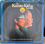 Karate Kid Parte II (Trilha Sonora Original do Filme). Selo : Warner Bros. Records – 604.7236. Formato :
Vinil , LP, Álbum. País : Brasil. Lançado : 1986. Capa muito boa. Disco excelente. Usado. Necessita limpeza.