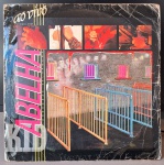 Kid Abelha e Os Abóboras Selvagens  –Ao Vivo. Selo : Elektra – 610.6021 , WEA – 610.6021. Formato :
Vinil , LP, Álbum, Estéreo. País : Brasil. Lançado : 1986.  Capa boa. Encarte muito bom. Disco excelente. Usado. Necessita limpeza