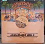 Lightning – Disco Symphony / Baby Without Your Love. Selo : Casablanca – NBD 20205 DJ. Formato :
Vinil , 12`, 33 ? RPM, Single, Promocional, Estéreo. País : USA. Lançado : 1979. Capa excelente. Disco excelente. Usado. Necessita limpeza