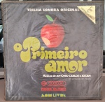O Primeiro Amor (Trilha Sonora Original Da Novela). Selo : Som  Livre - SSIG-6001 , Rede Globo - SIG-6001. Formato :. Vinil , LP, Compilação, Estéreo. País :. Brasil. Lançado :1972. Usado. Capa muito boa. Disco muito bom. Necessita limpeza.