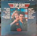 Top Gun (Trilha Sonora Original Do Filme `Ases Indomáveis`)
Selo : CBS – 138678 , Discos CBS – 138.678 , CBS – EC 138678. Formato : Vinil , LP, Álbum, Estéreo
País : Brasil. Lançado : 1986. Usado. Capa excelente. Encarte bom. Disco quase perfeito. Necessita limpeza.