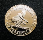 Moeda Iugoslávia - 500 Dinara 1982 - Prata (0,925) - 23g - 38mm - Proof FC - Km-92 - Edição comemorativa Jogos Olímpicos de Inverno de 1984 - Esqui alpino - Com Certificado.