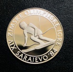 Moeda Iugoslávia - 500 Dinara 1984 - Prata (0,925) - 23g - 38mm - Proof FC - Km-110 - Edição comemorativa Jogos Olímpicos de Inverno de 1984 - Esqui Slalom - Com Certificado.