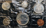 Set de Moedas Canada 1965 - sendo 4 Moedas em Prata: Peso Total da Prata 43,15g - ( 1 Dólar Prata (.800) 23,33 g 36,00 mm) ( 10 Centavos Prata (.800) 2,33 g 18,034 mm) - ( 25 Centavos Prata (.800) 5,83 g 23,88 mm ) - ( 50 Centavos Prata (.800) 11,6638 g 29,72 mm ) - 5 Centavos Niquel - 1 Centavo Bronze.
