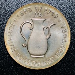 Moeda Alemanha - 10 Mark 1969 - Km-24 Fc com Patina - Prata (0,625) - 17,0 g - 31,0 mm - Comemorativa 250º aniversário da morte de Johann Friedrich Böttger.