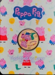 Blister com Moeda 1 Dolar 2026 Tuvalu - Letra P - Série: Peppa Pig - Juntos para Sempre - Bronze de alumínio - 13,5 g - 30,7 mm - Rei Carlos III.