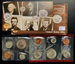 Set de Moedas Estados Unidos 1985 Letras P e D - 1 Dime, 1 Cent, 5 Cents, Quarter Dolar, Half Dolar + Token - ( total 10 Moedas + 2 Token ) - Lacrados.