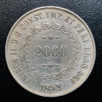Moeda do Brasil - 2000 Reis 1852 - P-571 - Prata (.917) - 25,5gr - 37mm - 3º Sistema - 1º Tipo - Império Pedro II - Excelente Conservação .