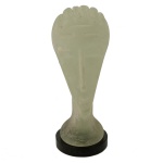 SANDRO FRATTIN -  Omaggio a Modigliani di Sadro Frattin per Vetreria Artistica T.F.Z.  Escultura em cristal de Murano acetinado, representando cabeça de homem. Base circular preta e lisa, gravada com a homenagem e a assinatura do importante mestre vidreiro. Peça de cotação internacional. Passamos para informar os detalhes e o procedimento para a retirada do seu lote: O lote encontra-se originalmente em Belo Horizonte (MG). e estará disponível em nosso escritório em São Paulo (SP) a partir de uma semana após o término do leilão. A retirada deve ser feita exclusivamente mediante agendamento prévio. Telefone para agendamento: (11) 5044-1228. Por favor, entre em contato conosco pelo telefone acima para escolher o melhor dia e horário para buscar o seu lote.