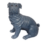 Escultura em porcelana de cor azul vitrificada representando cão da raça Shar Pei sentado. 45 x 50 x 34 cm.